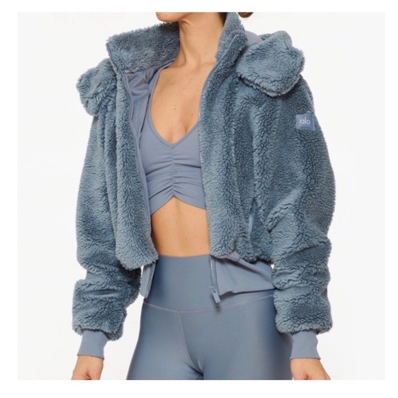 ALO YOGA Foxy Sherpa Cropped Hooded Fleece
Teddy Jacket Steel Blue - Picture 2 of 7